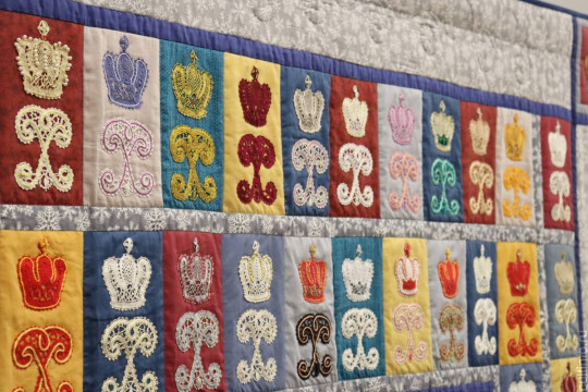 A lace panel devoted to the 350th anniversary of the birth of the first Russian emperor Peter the Great was presented at the Vologda State Museum-Reserve
